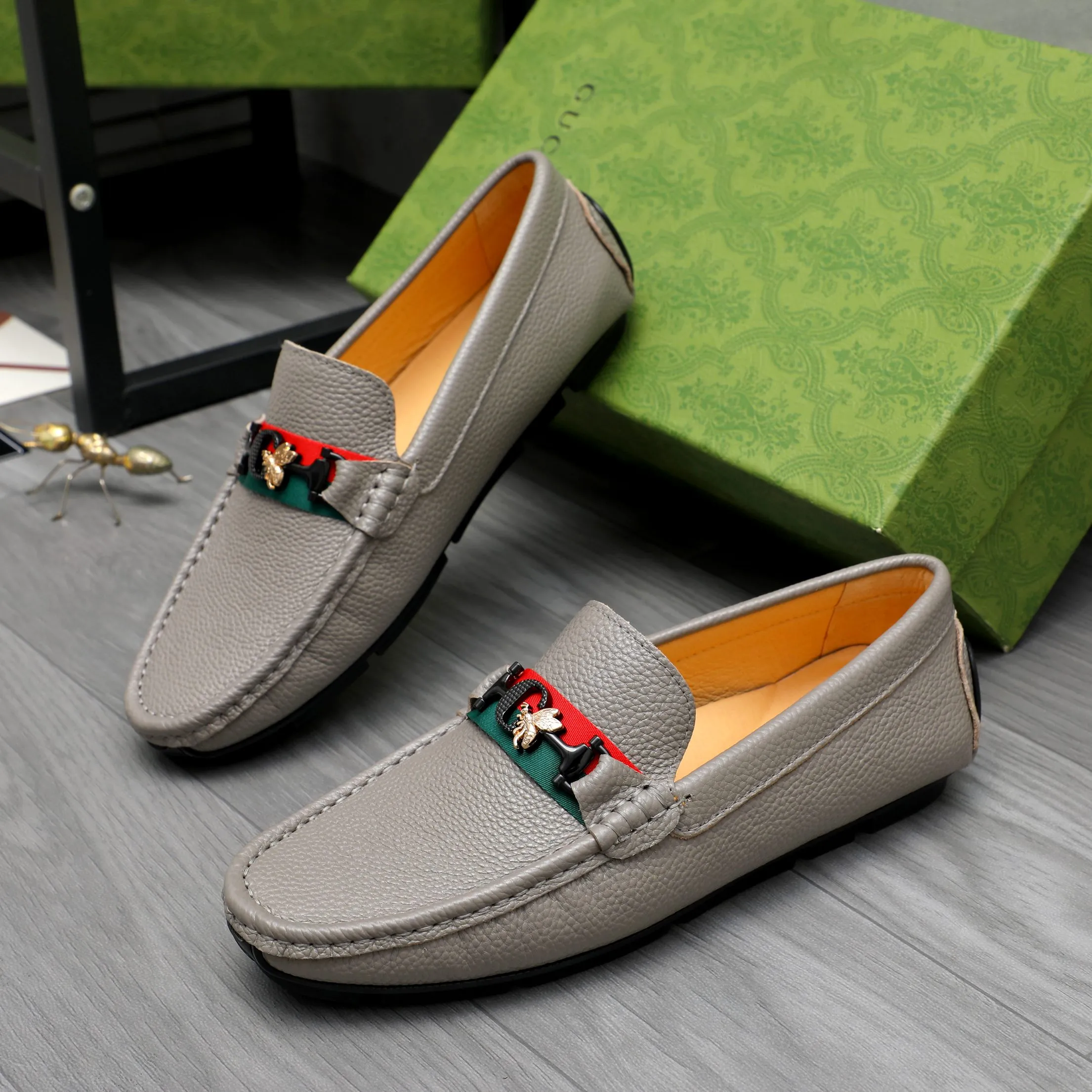 Men's shoes 💰360 Product trademark: GUCCI "Gucci" casual slip-on men's shoes Regular size: 38-45 Product materials: Selected pebbled cowhide upper, pigskin lining, rubber outsole